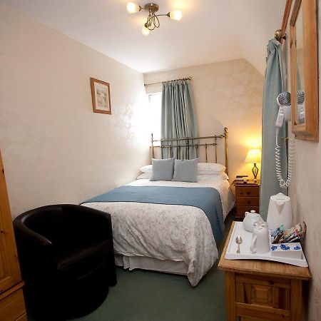 Tudor Cottage Bed & Breakfast เคมบริดจ์ ภายนอก รูปภาพ
