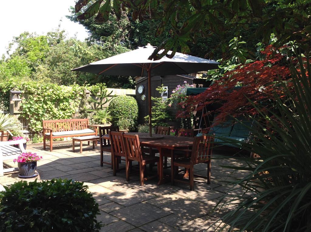 Tudor Cottage Bed & Breakfast เคมบริดจ์ ภายนอก รูปภาพ