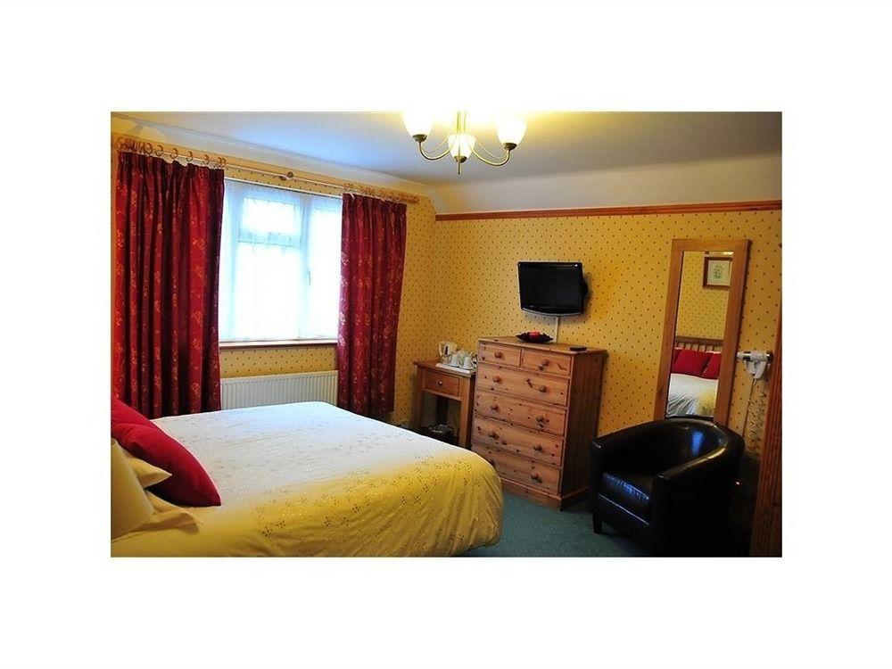 Tudor Cottage Bed & Breakfast เคมบริดจ์ ภายนอก รูปภาพ