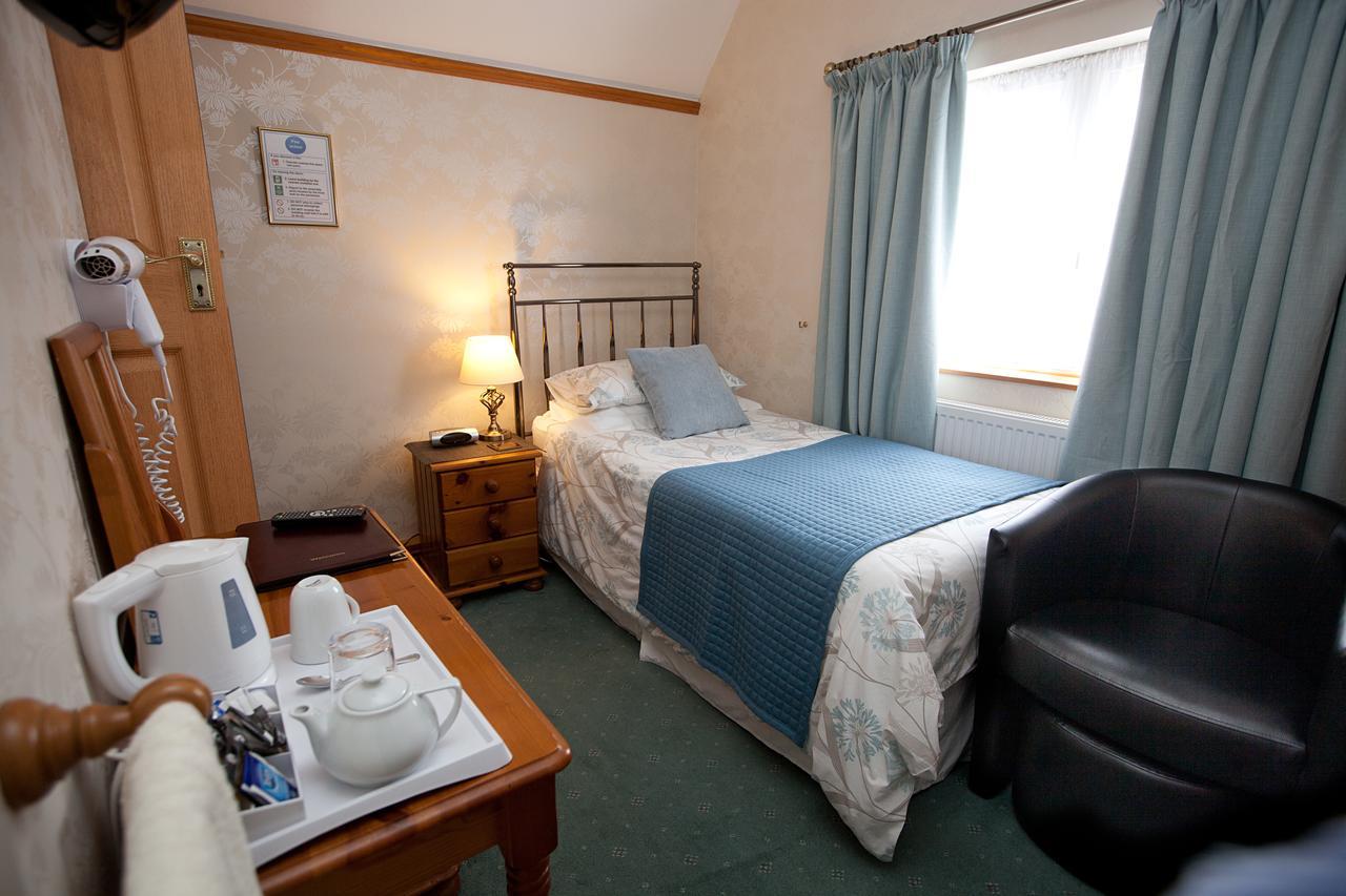 Tudor Cottage Bed & Breakfast เคมบริดจ์ ภายนอก รูปภาพ