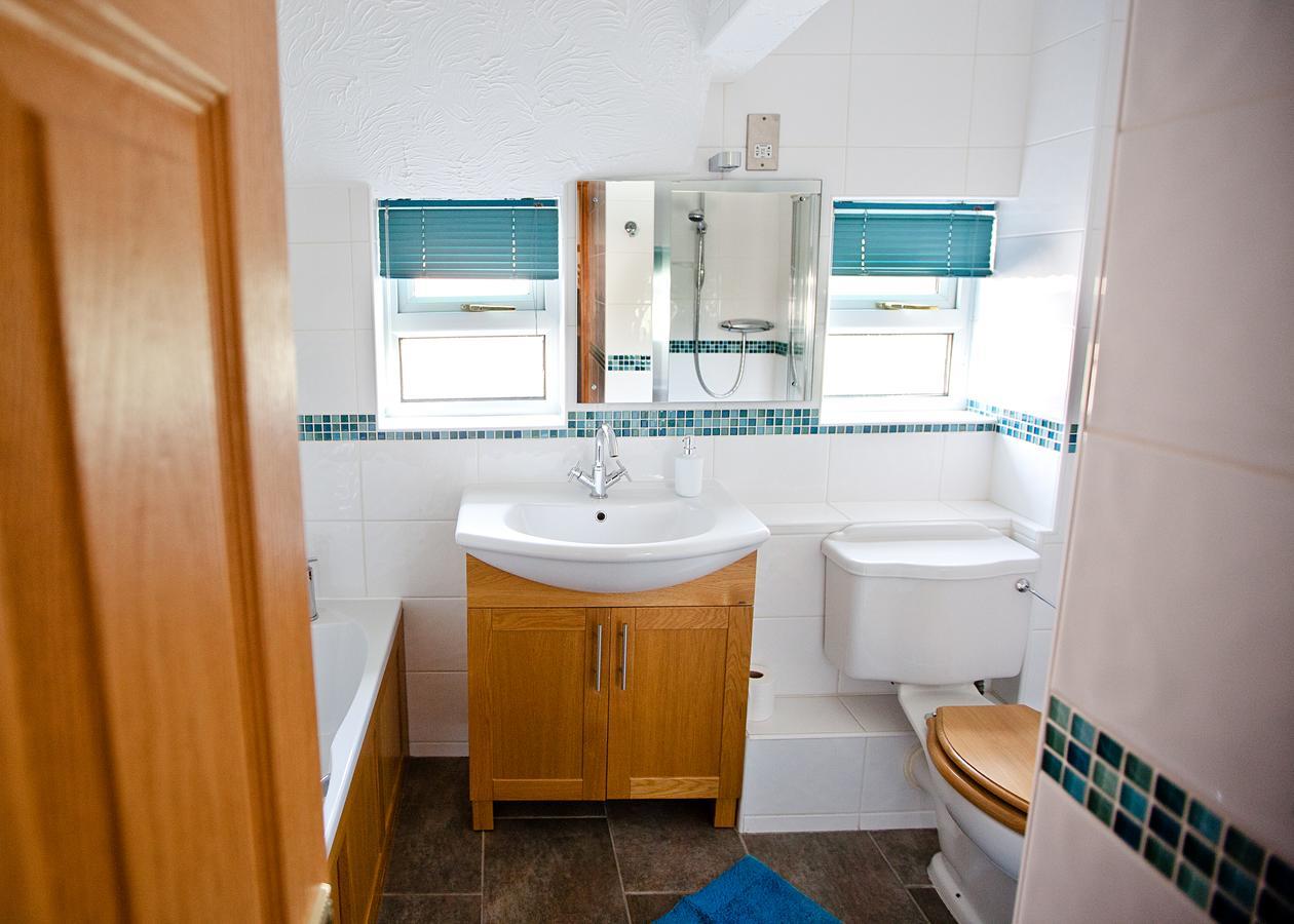 Tudor Cottage Bed & Breakfast เคมบริดจ์ ภายนอก รูปภาพ