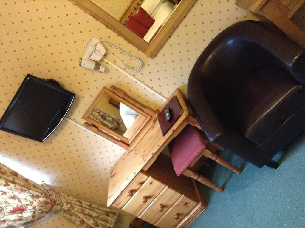 Tudor Cottage Bed & Breakfast เคมบริดจ์ ภายนอก รูปภาพ