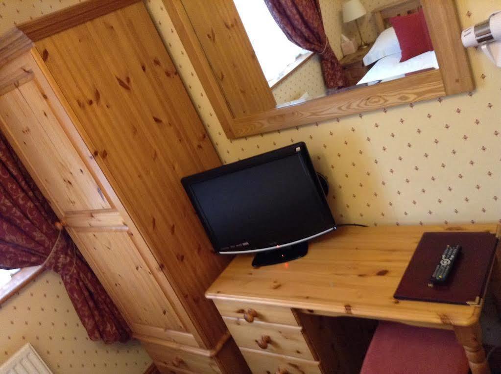 Tudor Cottage Bed & Breakfast เคมบริดจ์ ภายนอก รูปภาพ