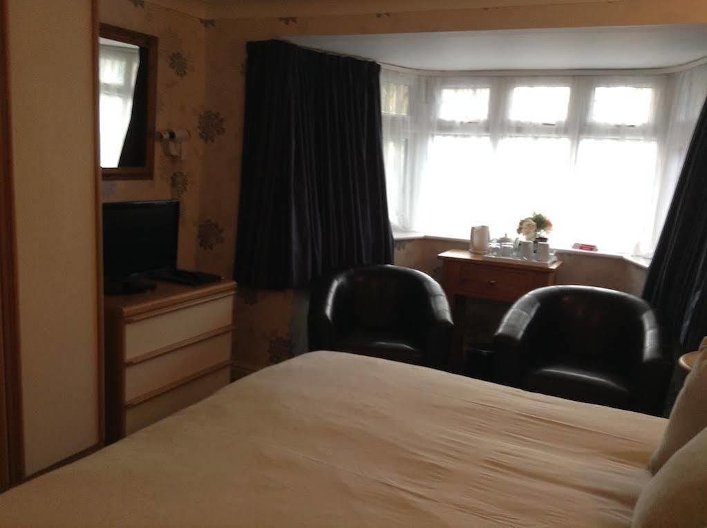 Tudor Cottage Bed & Breakfast เคมบริดจ์ ภายนอก รูปภาพ