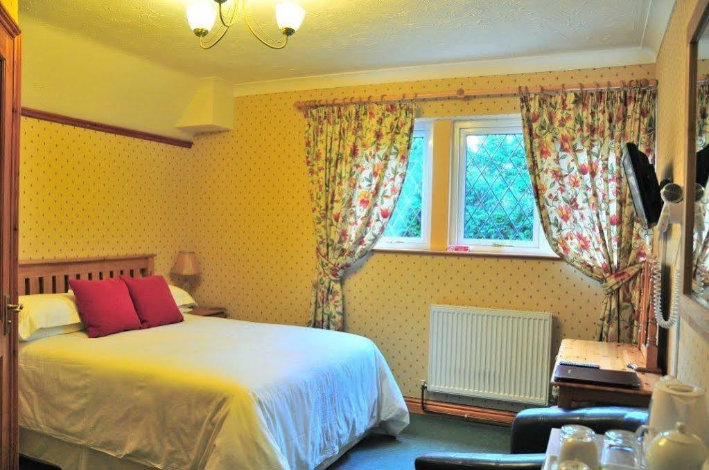 Tudor Cottage Bed & Breakfast เคมบริดจ์ ภายนอก รูปภาพ