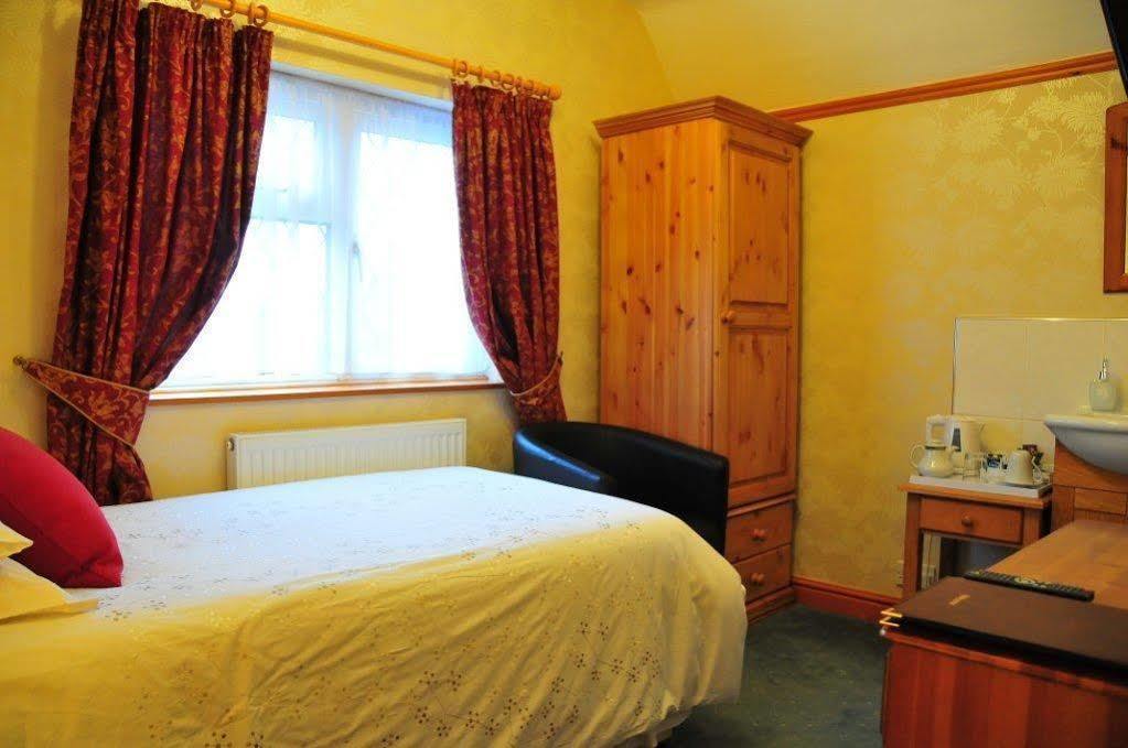 Tudor Cottage Bed & Breakfast เคมบริดจ์ ภายนอก รูปภาพ